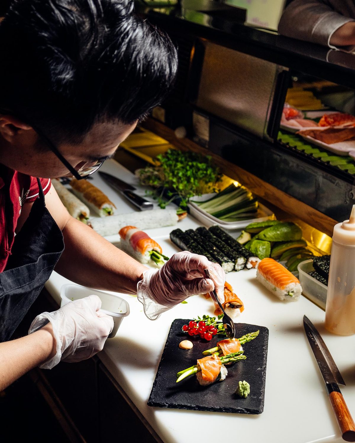 Sushi-Handwerk – Zubereitung bei IMAKI Sushi & Ramen Berlin